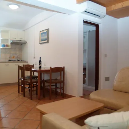 Mirjana Apartment *